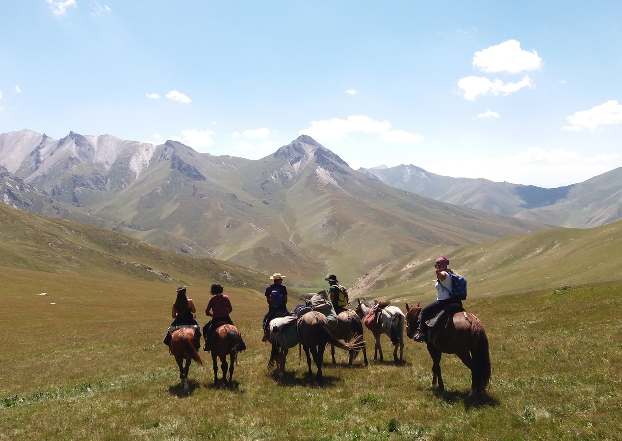 Horseback adventures on caravan's way<br>
